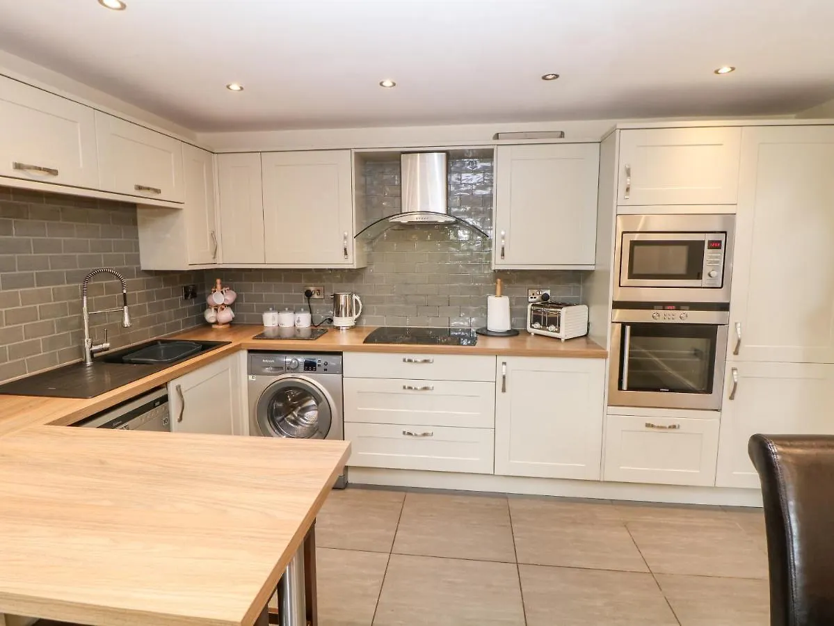 3 Pheasant Lane Villa Deepcar 0*,