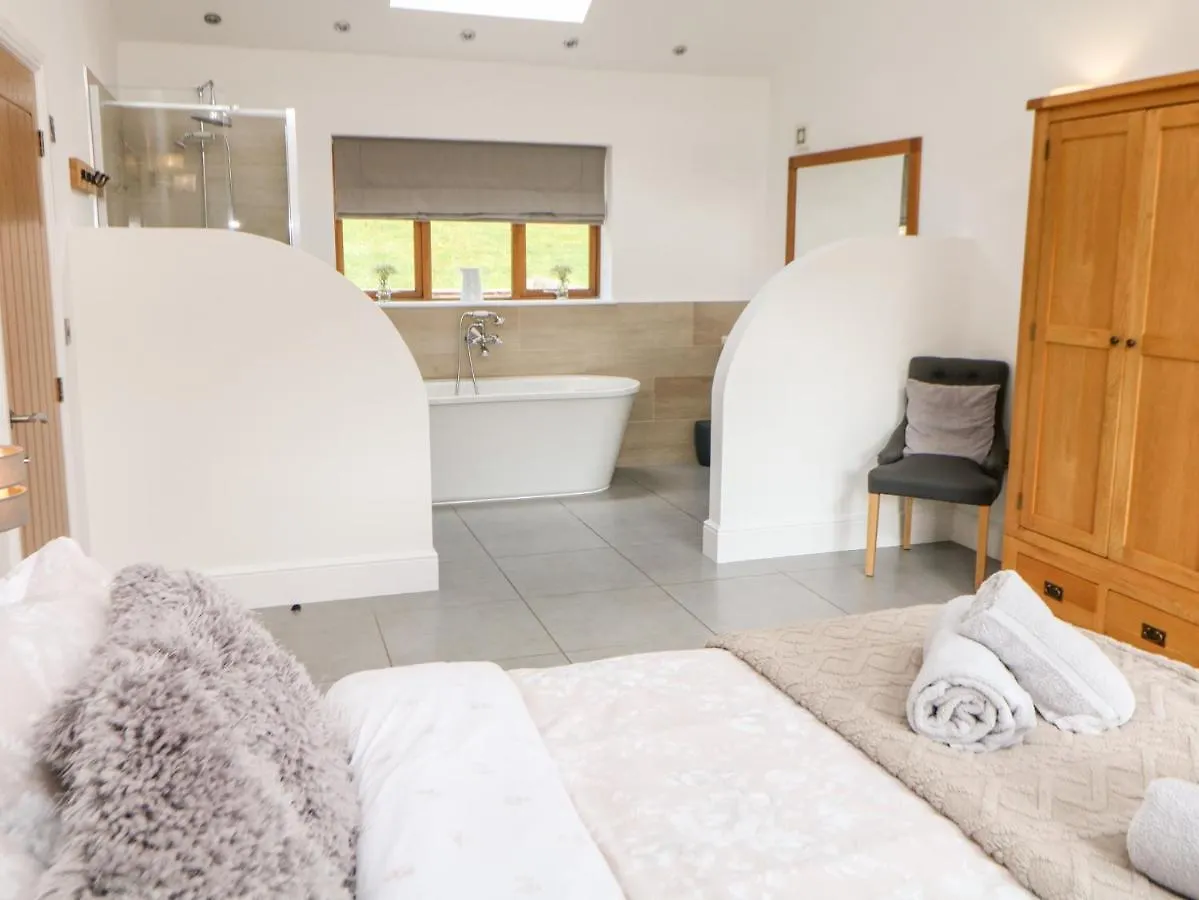 3 Pheasant Lane Villa Deepcar 0*,